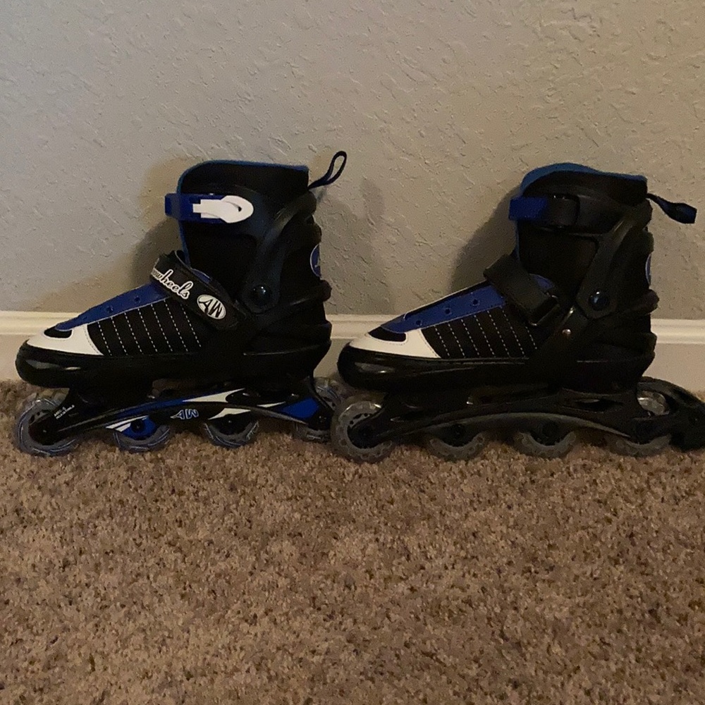 ADJUSTABLE Roller Skates